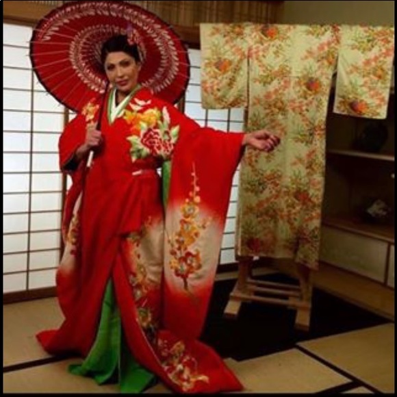 Traditional Ceremonial Kimono - Picture 2 of 4